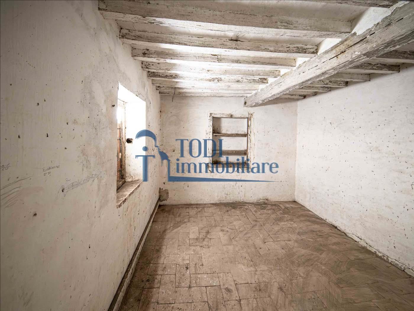Casa Colonica La Costa - Todi Immobiliare