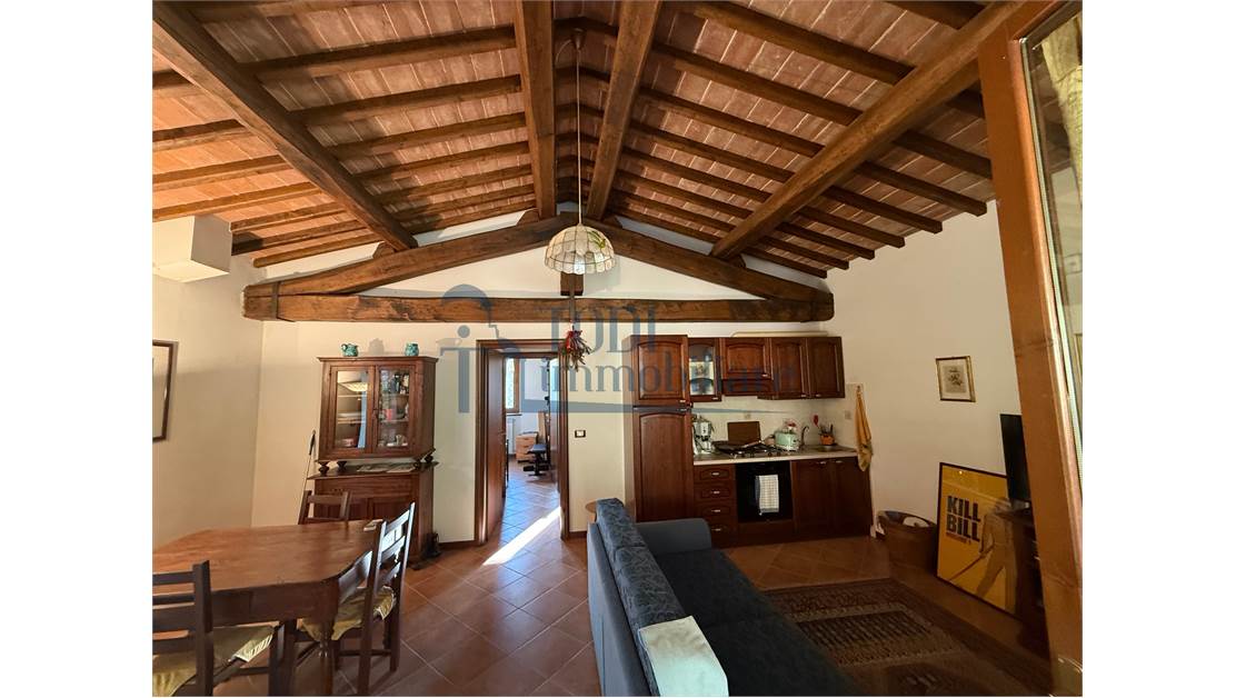 Caratteristica Casa di Campagna ristrutturata con 9 ha di Terreno - Todi Immobiliare