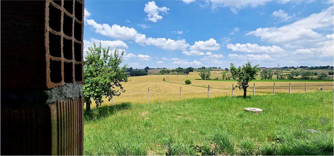 San Biagio della Valle, annesso agricolo e terra