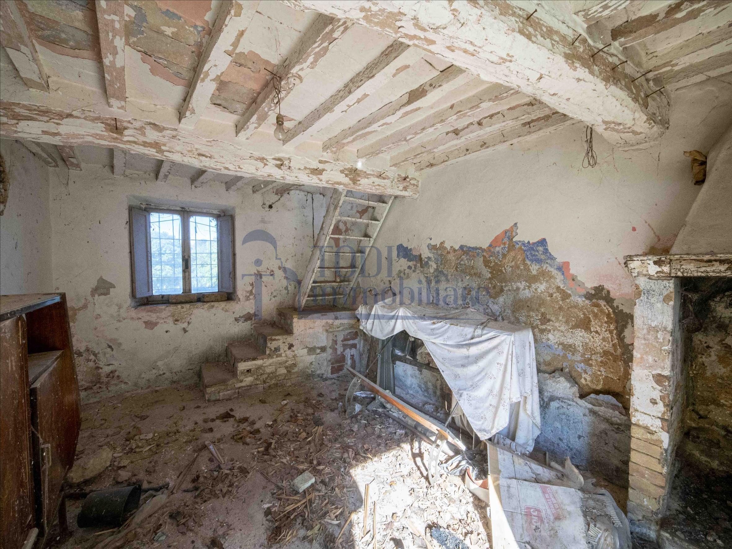 Terreno Edificabile con ulteriore porzione di fabbricato. - Todi Immobiliare