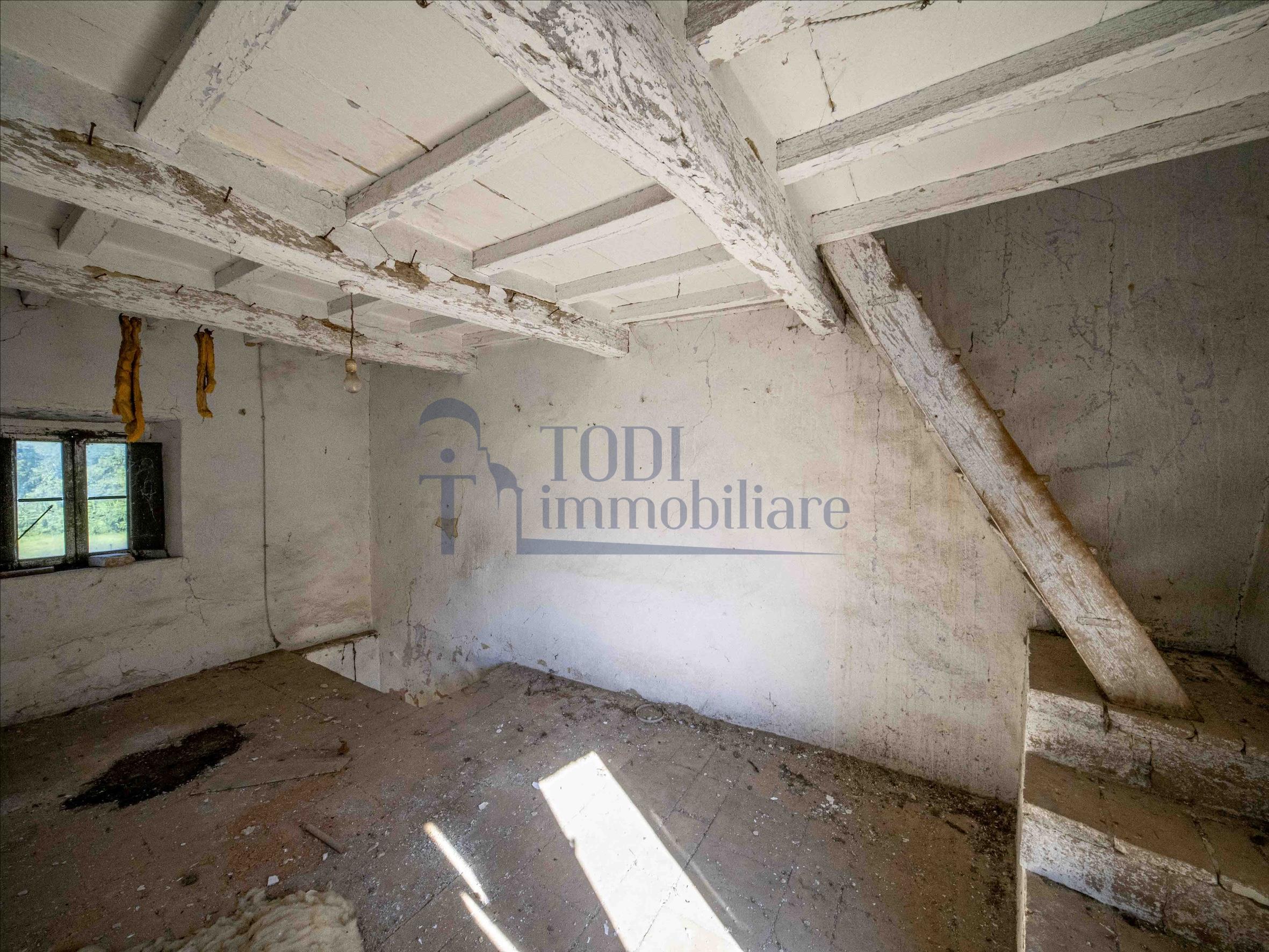 Terreno Edificabile con ulteriore porzione di fabbricato. - Todi Immobiliare