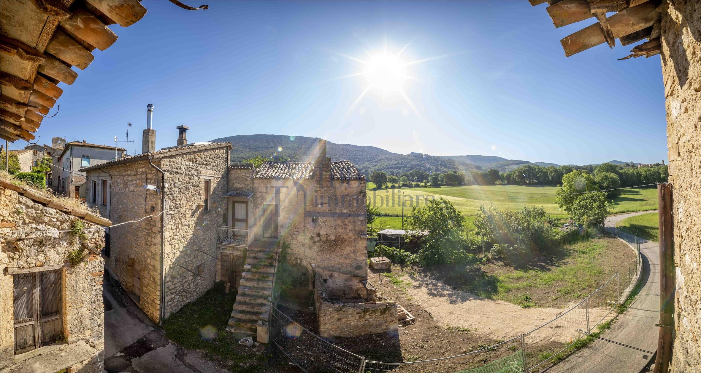 Terreno Edificabile con ulteriore porzione di fabbricato. - Todi Immobiliare