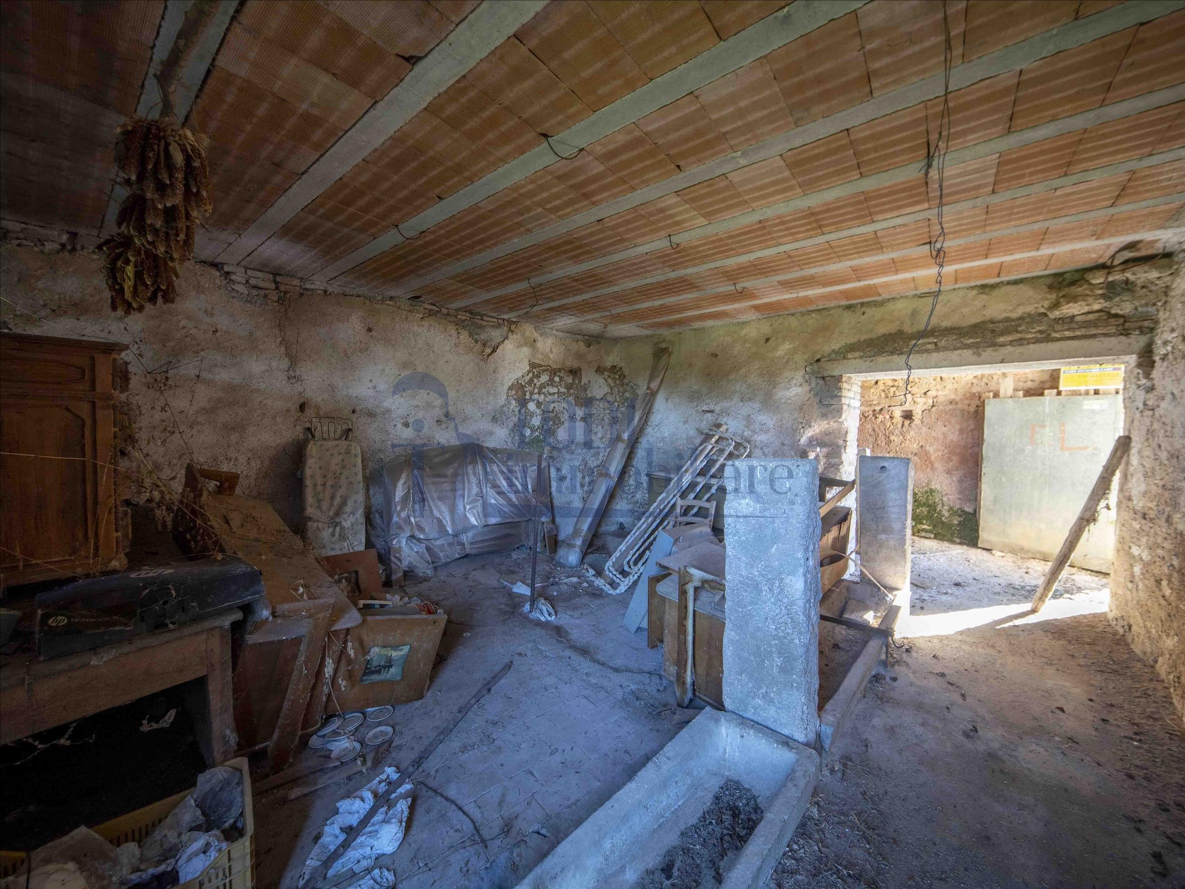Terreno Edificabile con ulteriore porzione di fabbricato. - Todi Immobiliare