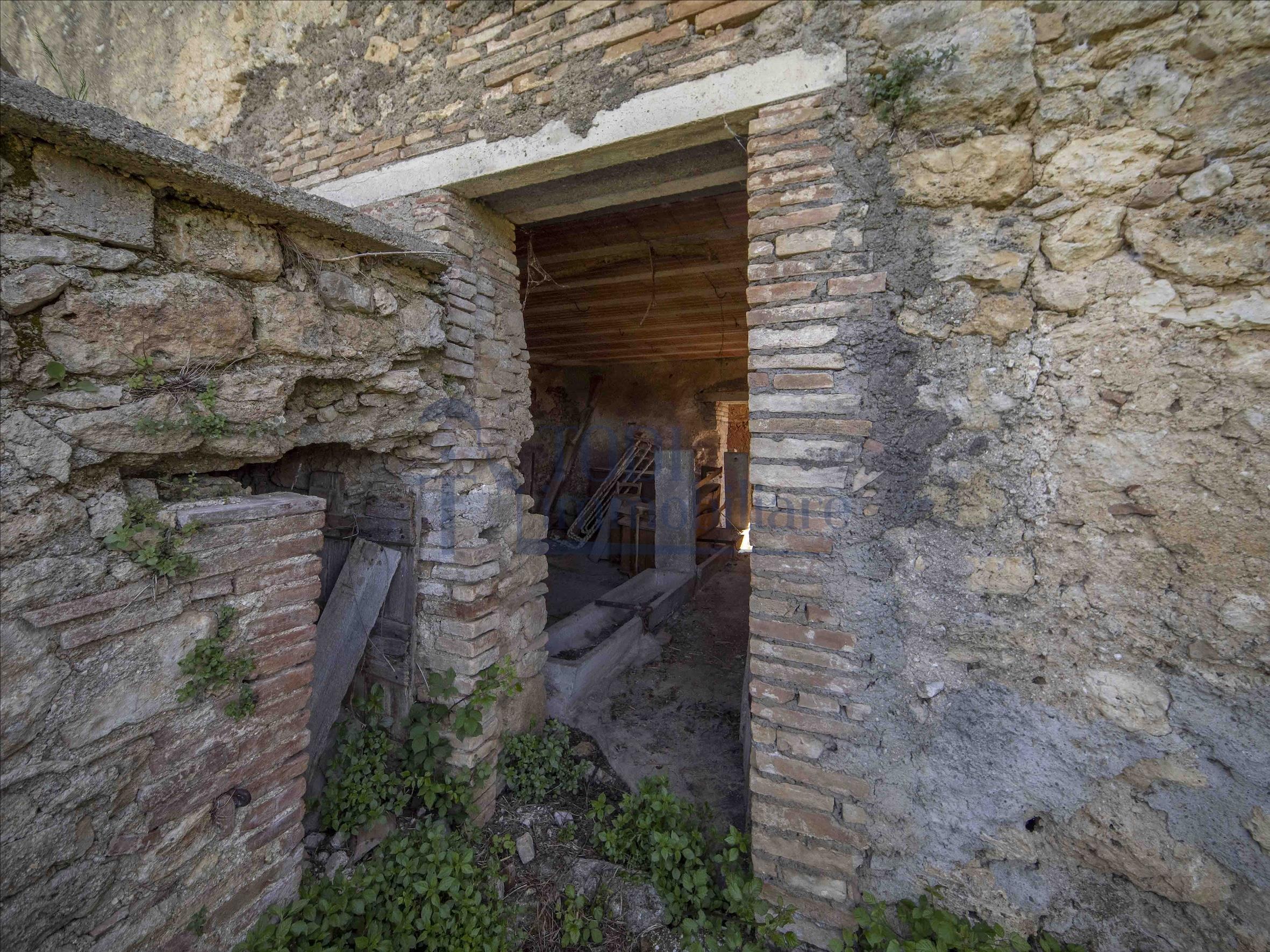 Terreno Edificabile con ulteriore porzione di fabbricato. - Todi Immobiliare