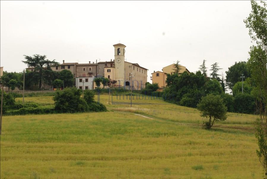 Terreno Edificabile con ulteriore porzione di fabbricato. - Todi Immobiliare