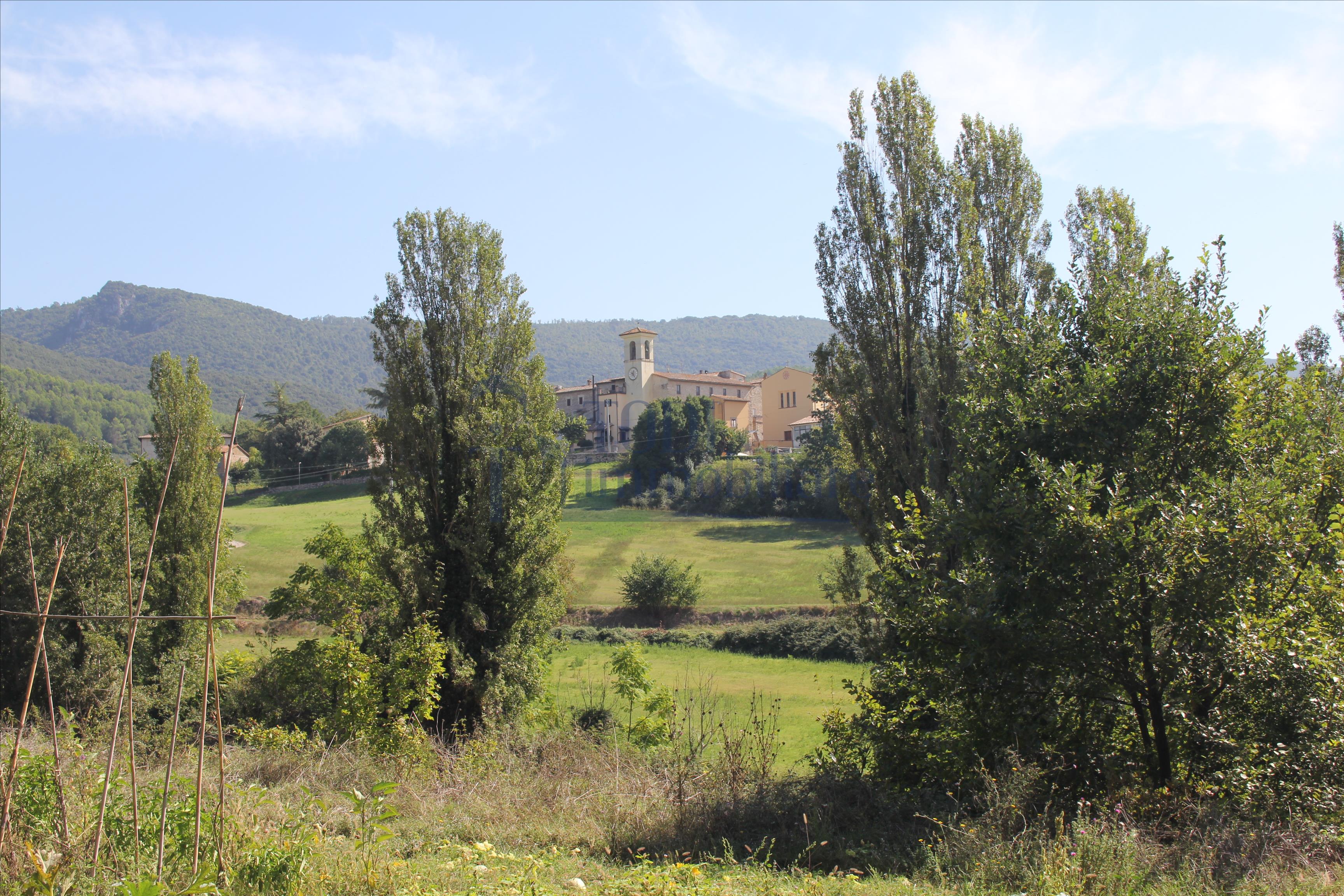Terreno Edificabile con ulteriore porzione di fabbricato. - Todi Immobiliare