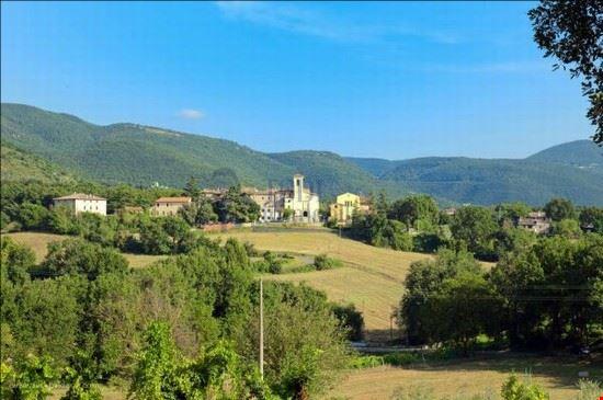 Terreno Edificabile con ulteriore porzione di fabbricato. - Todi Immobiliare