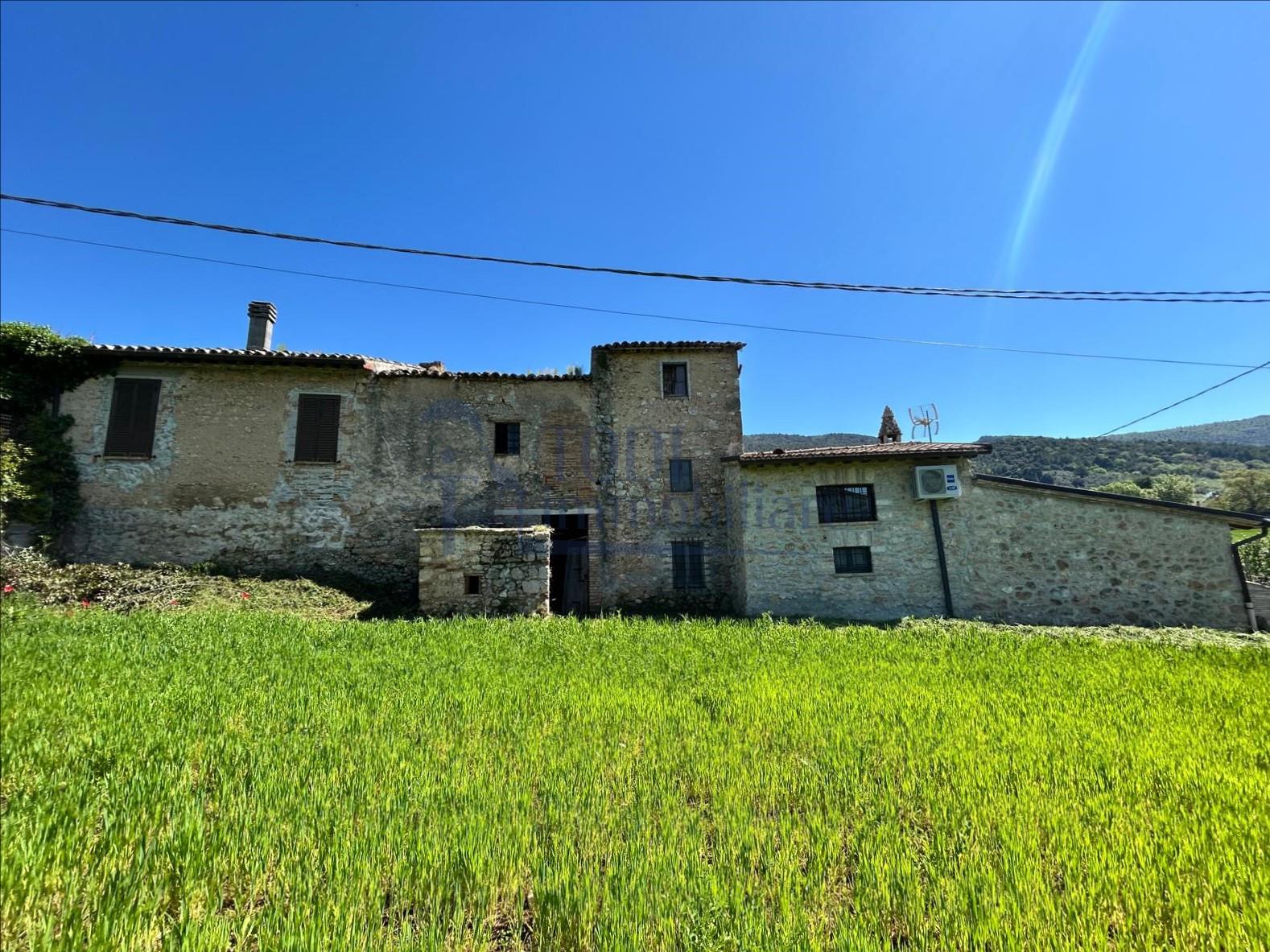Terreno Edificabile con ulteriore porzione di fabbricato. - Todi Immobiliare