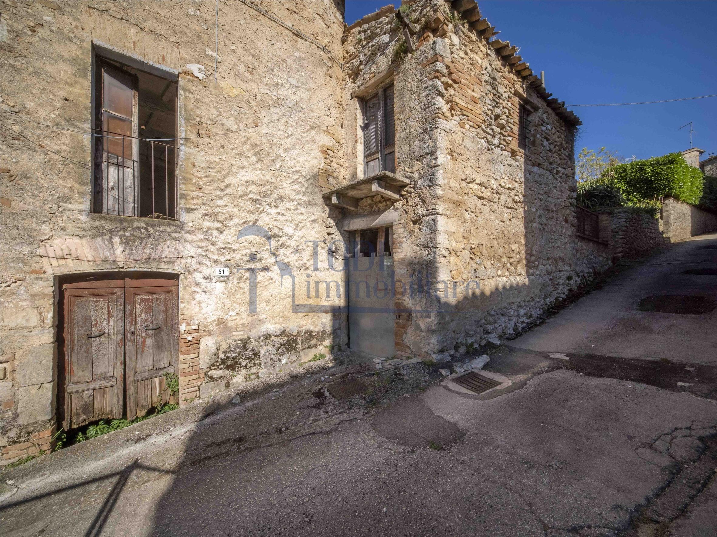 Terreno Edificabile con ulteriore porzione di fabbricato. - Todi Immobiliare