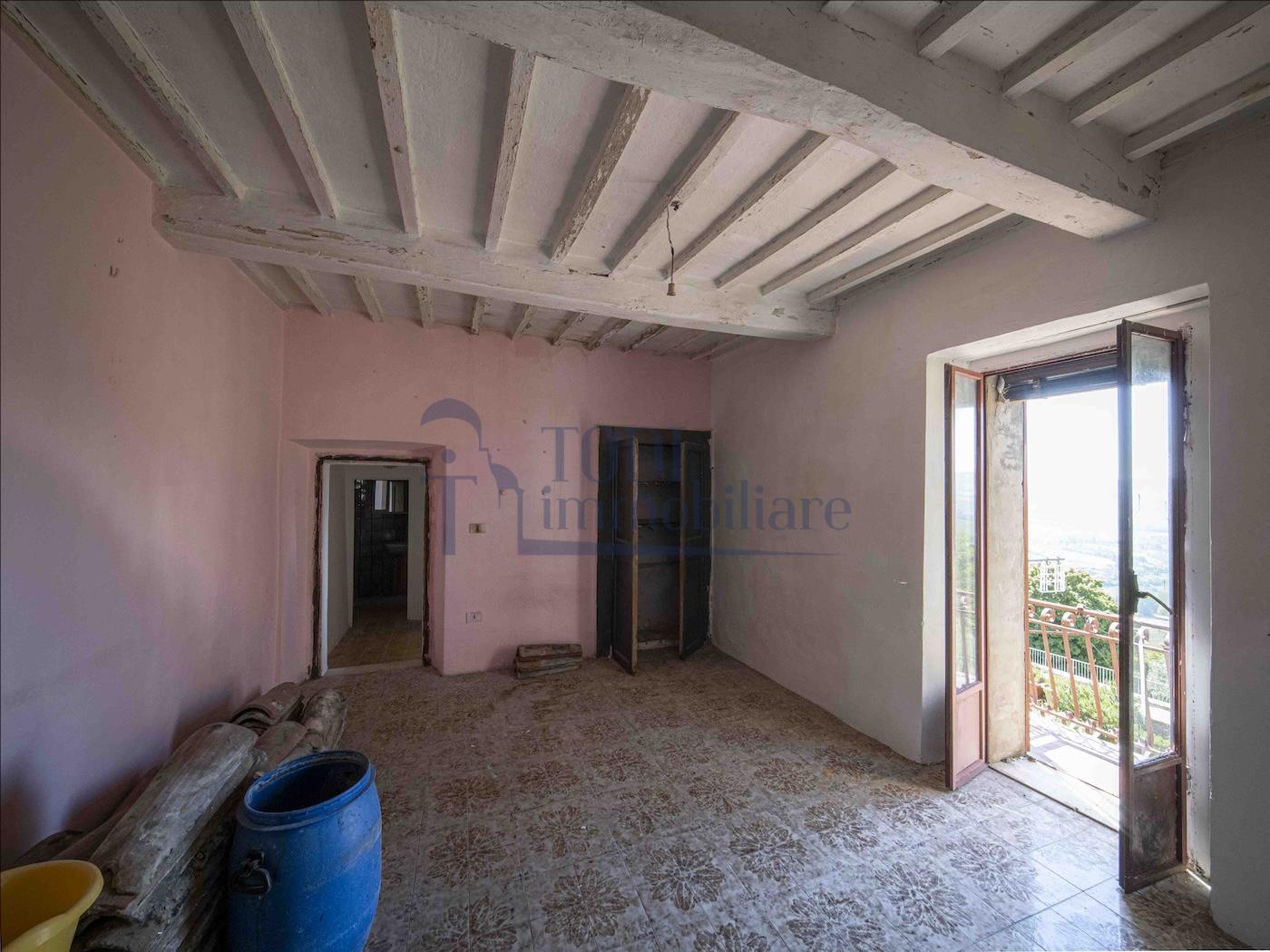 Cielo Terra Da Ristrutturare - Todi Immobiliare