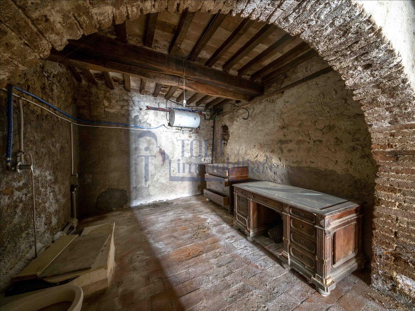 Cielo Terra Da Ristrutturare - Todi Immobiliare