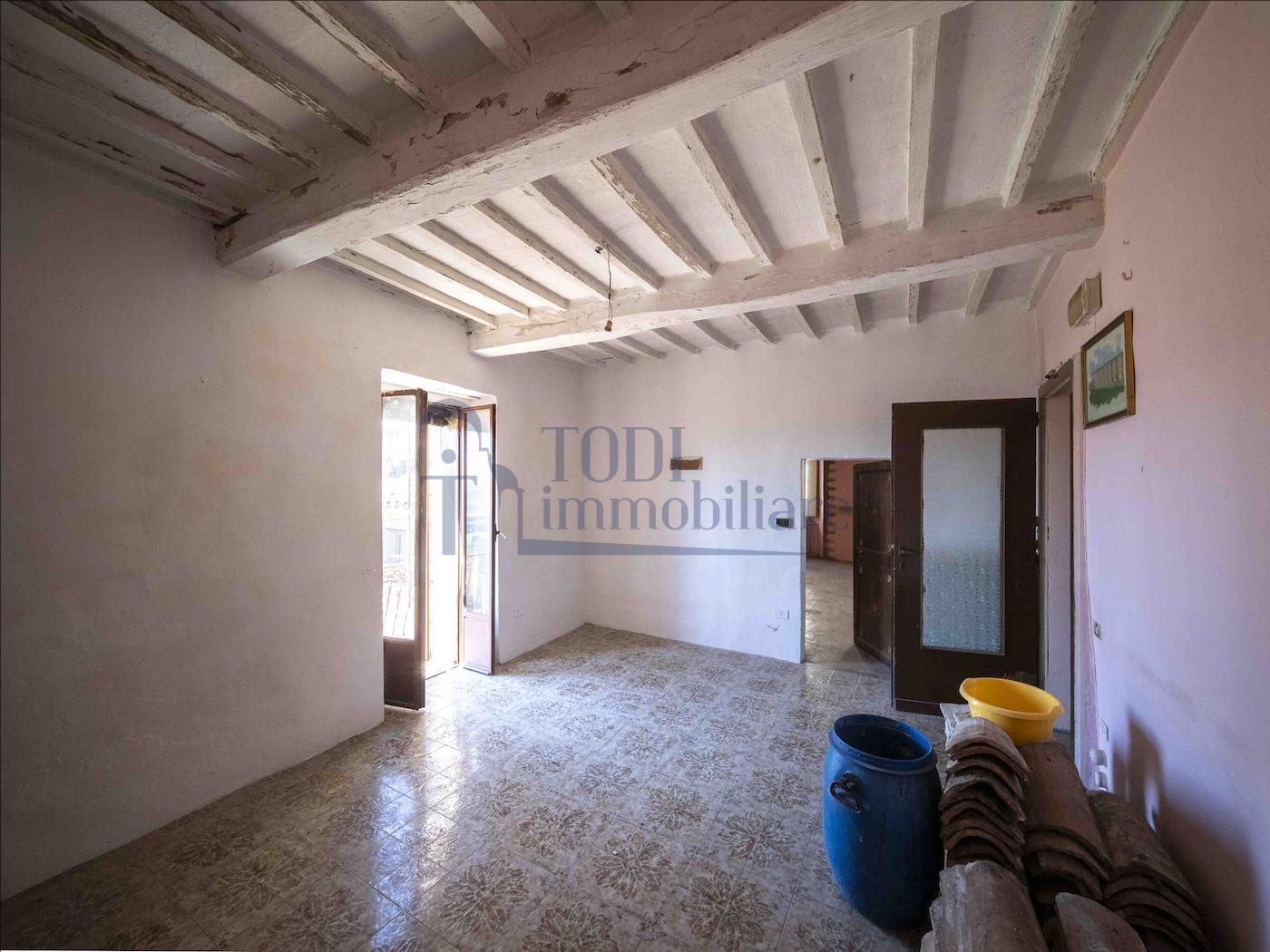 Cielo Terra Da Ristrutturare - Todi Immobiliare