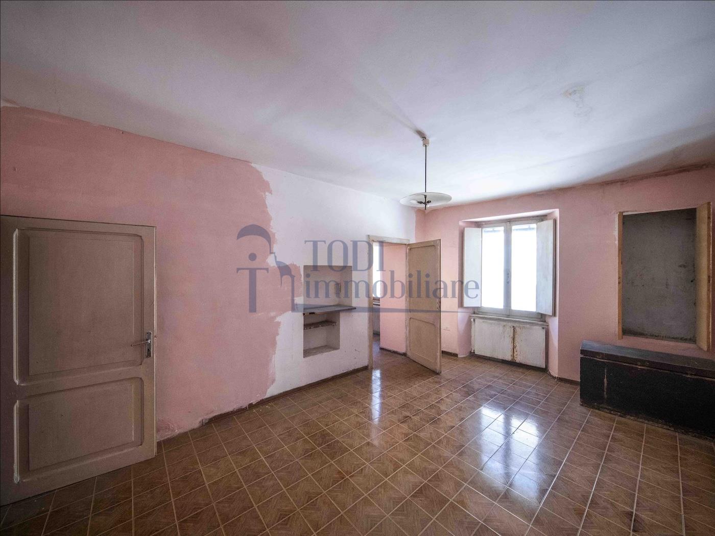 Cielo Terra Da Ristrutturare - Todi Immobiliare