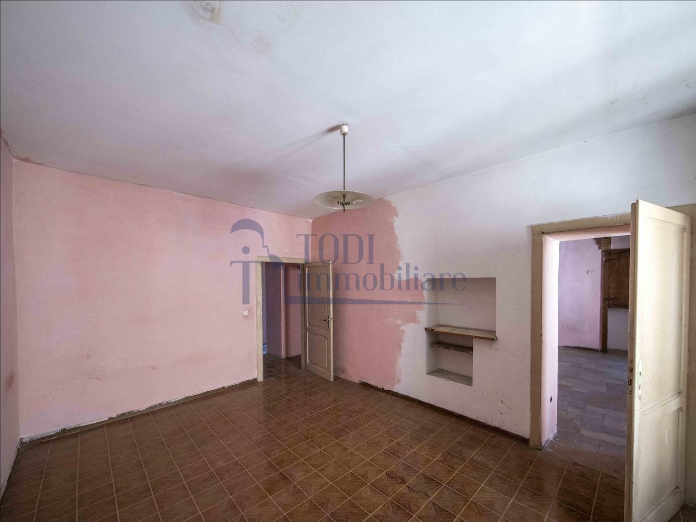 Cielo Terra Da Ristrutturare - Todi Immobiliare