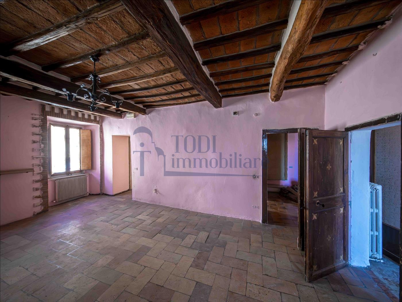 Cielo Terra Da Ristrutturare - Todi Immobiliare