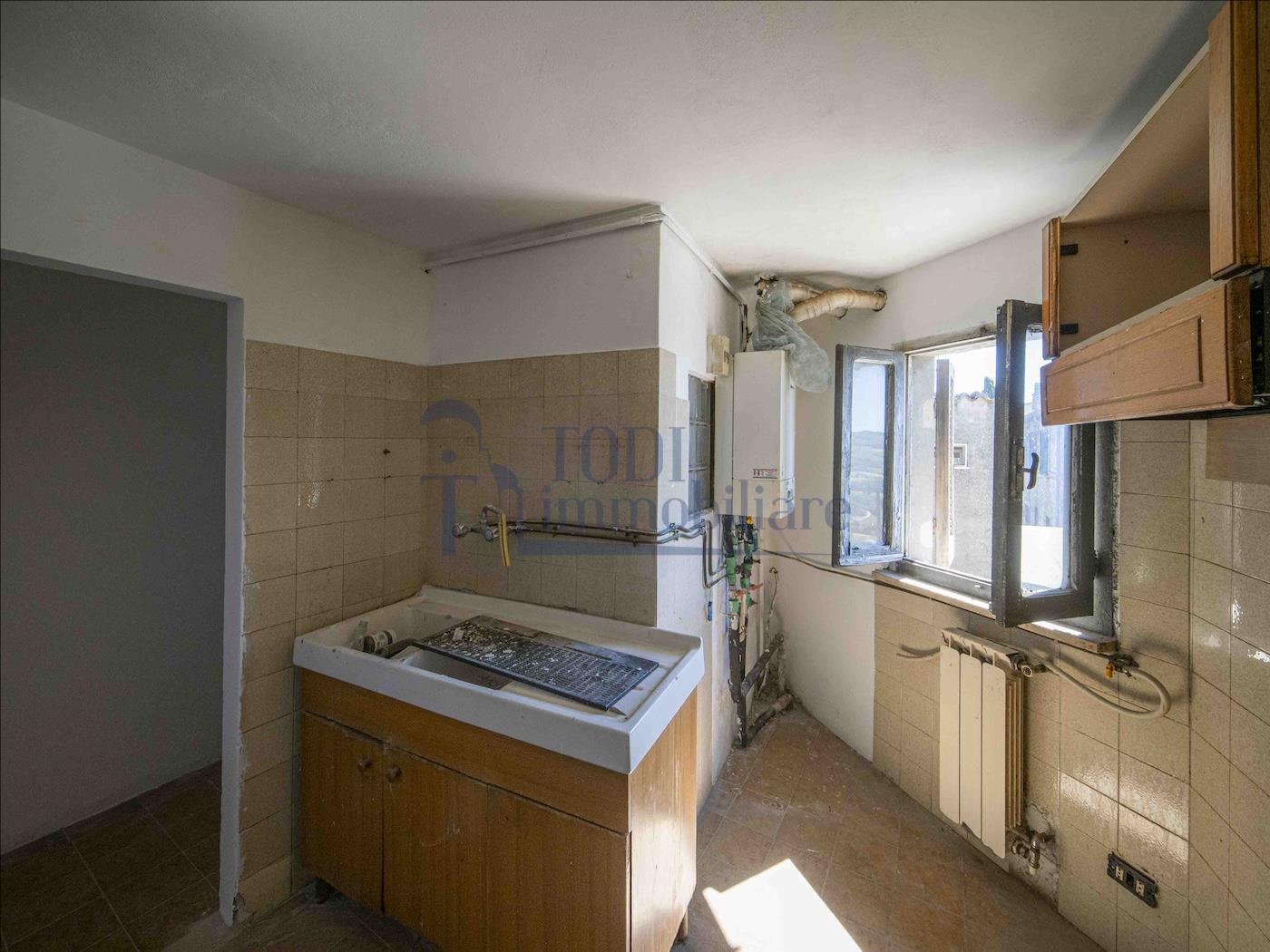 Cielo Terra Da Ristrutturare - Todi Immobiliare