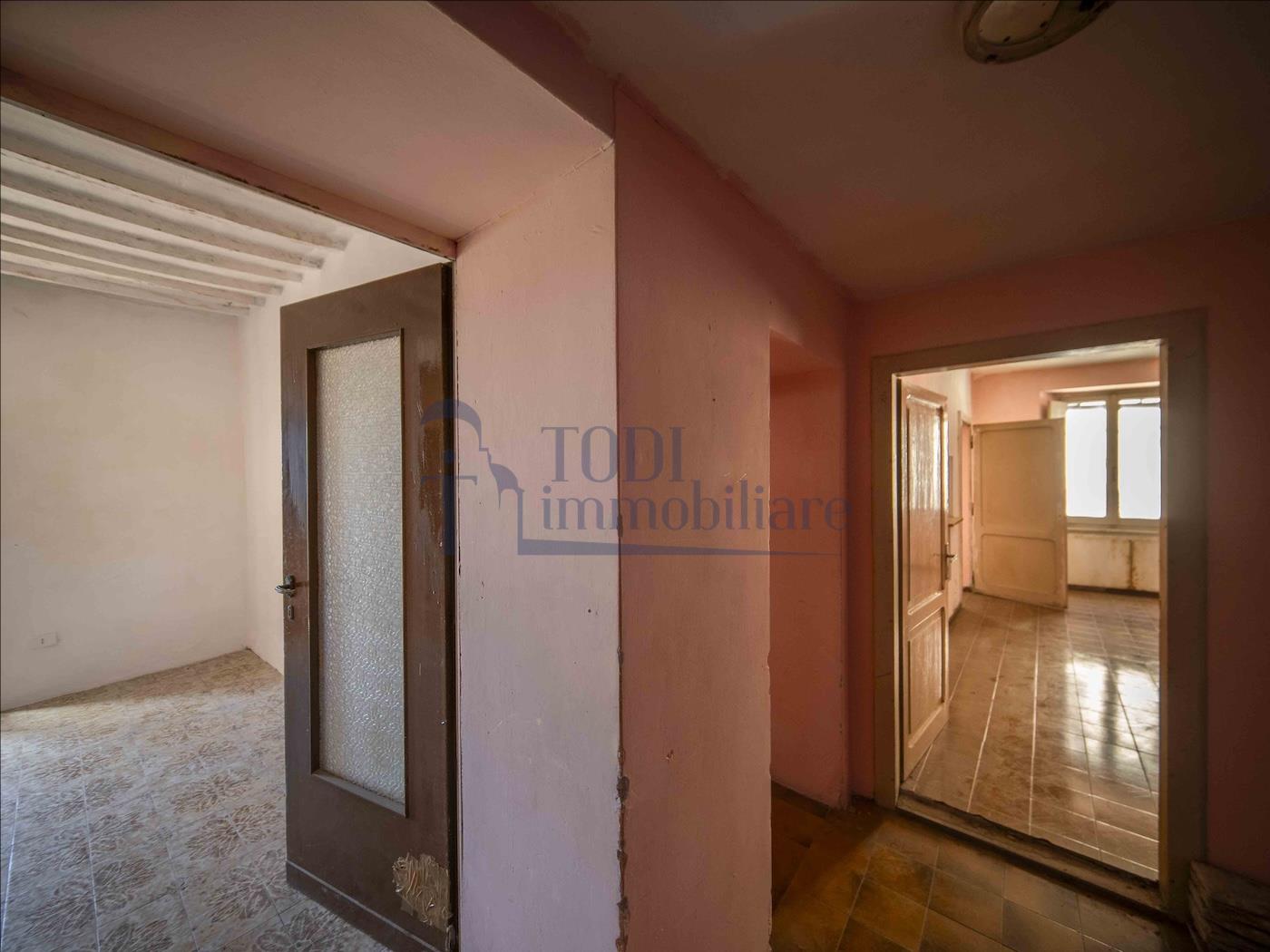 Cielo Terra Da Ristrutturare - Todi Immobiliare