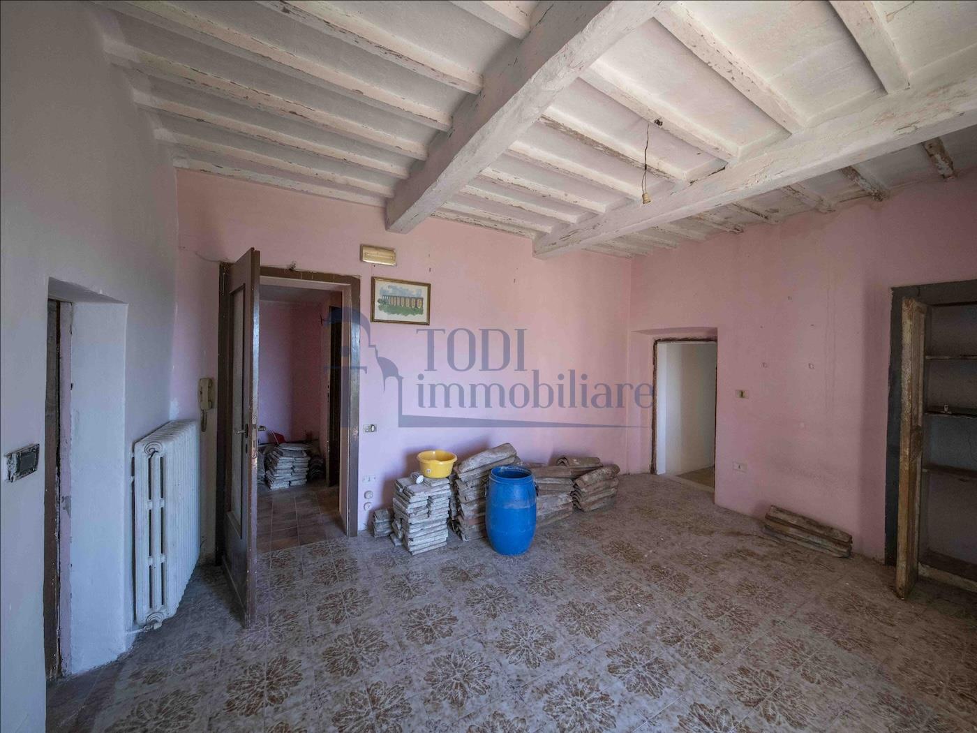 Cielo Terra Da Ristrutturare - Todi Immobiliare