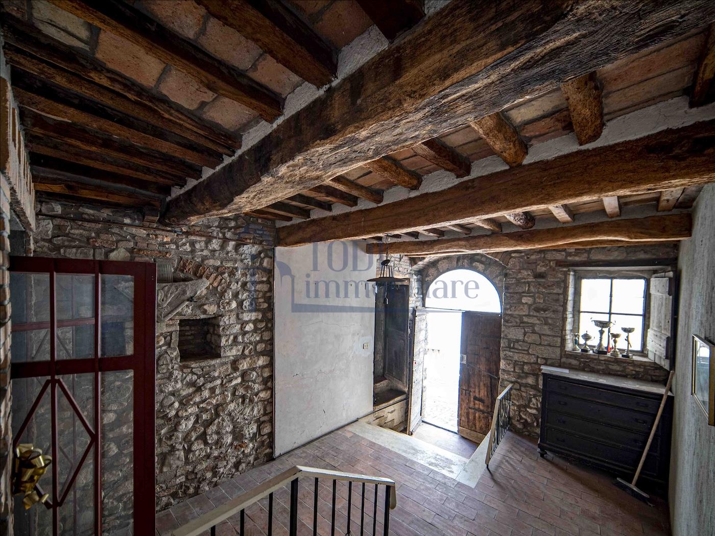 Cielo Terra Da Ristrutturare - Todi Immobiliare