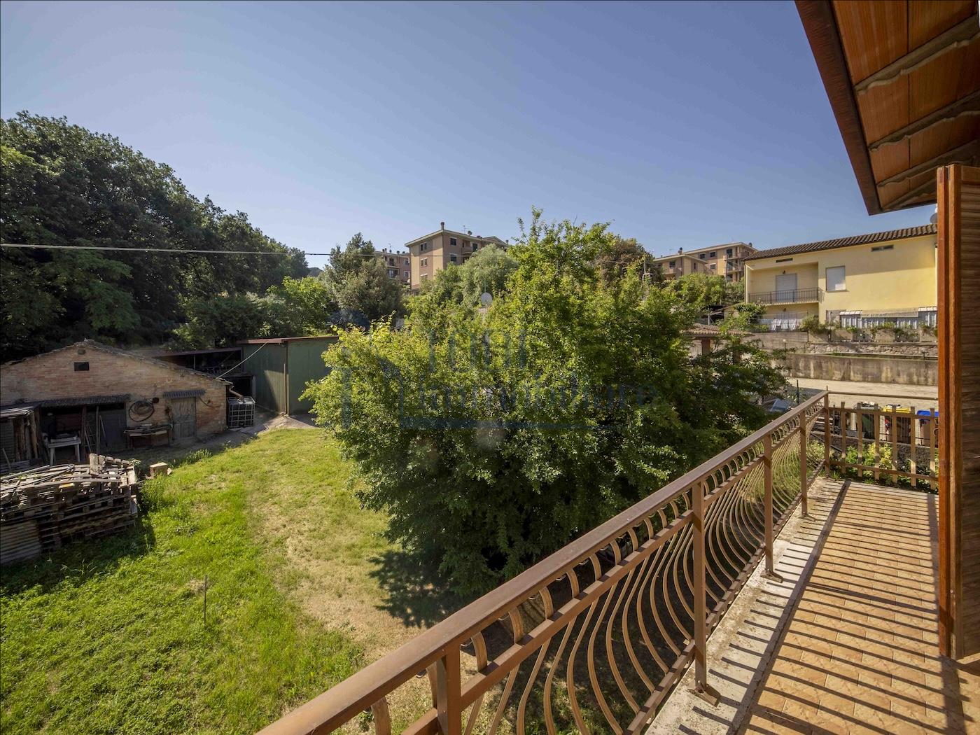 Appartamento con piccolo giardino - Todi Immobiliare