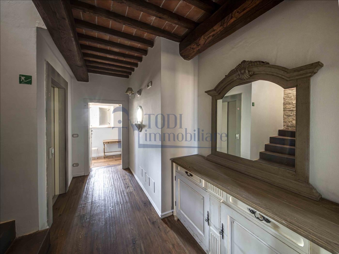 Antico Palazzo in Vendita - Todi Immobiliare