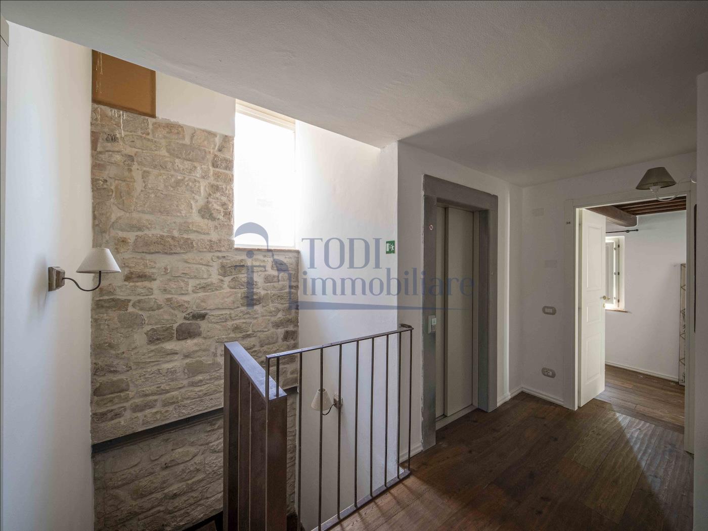 Antico Palazzo in Vendita - Todi Immobiliare