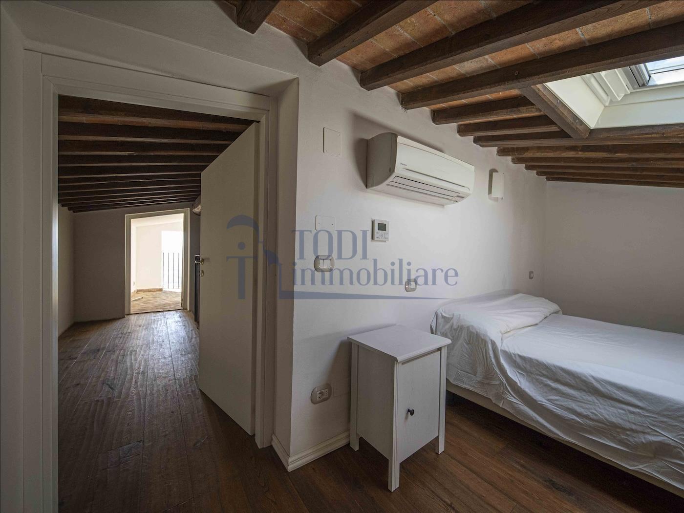Antico Palazzo in Vendita - Todi Immobiliare