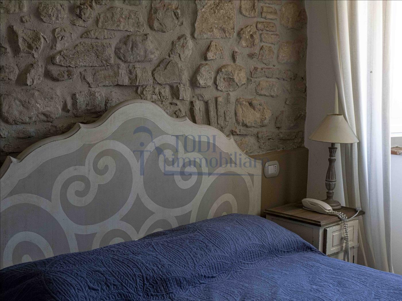 Antico Palazzo in Vendita - Todi Immobiliare