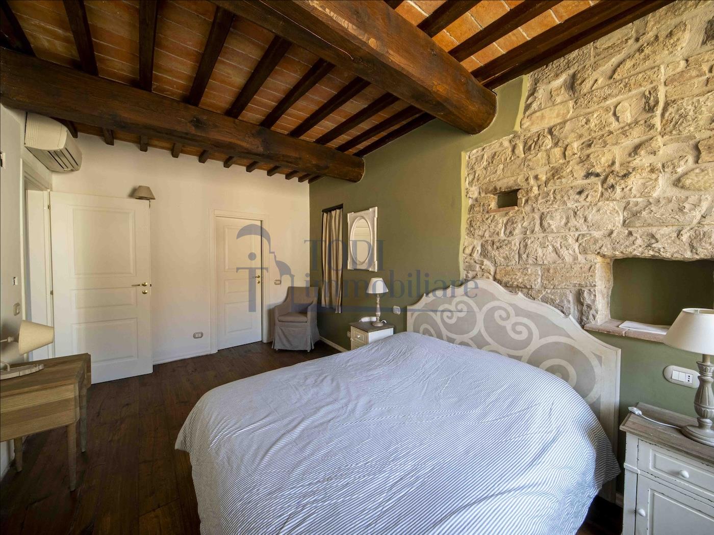 Antico Palazzo in Vendita - Todi Immobiliare