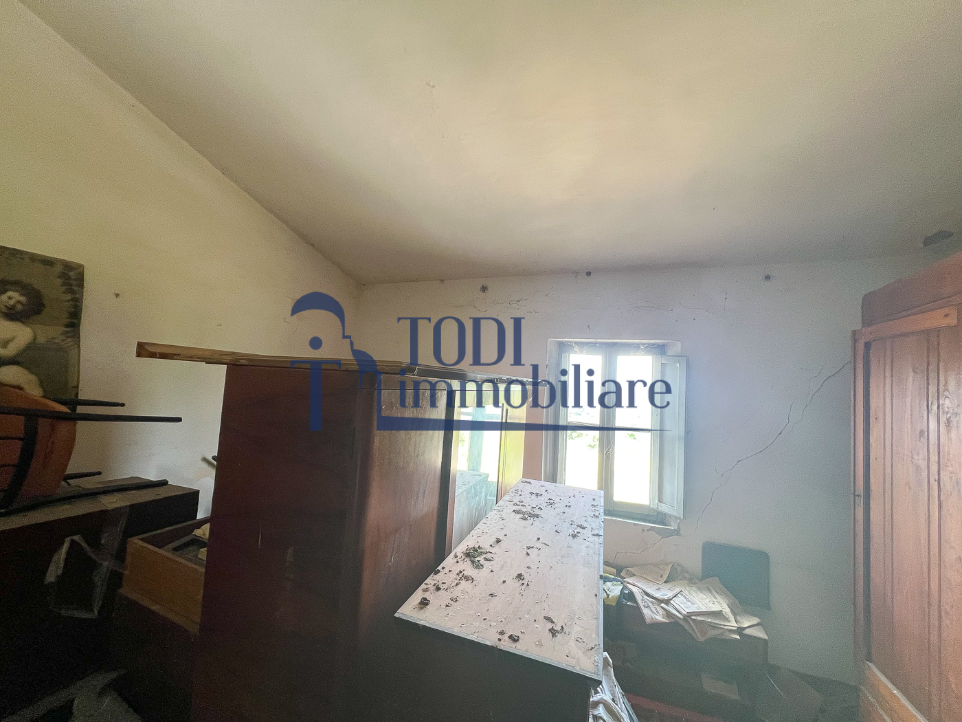 Casale da ristrutturare in posizione panoramica - Todi Immobiliare
