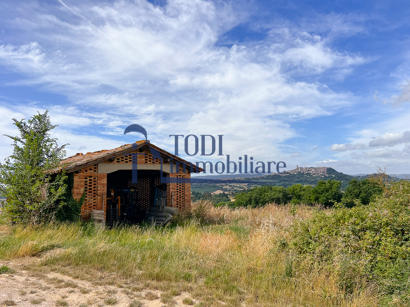 Casale da ristrutturare in posizione panoramica - Todi Immobiliare