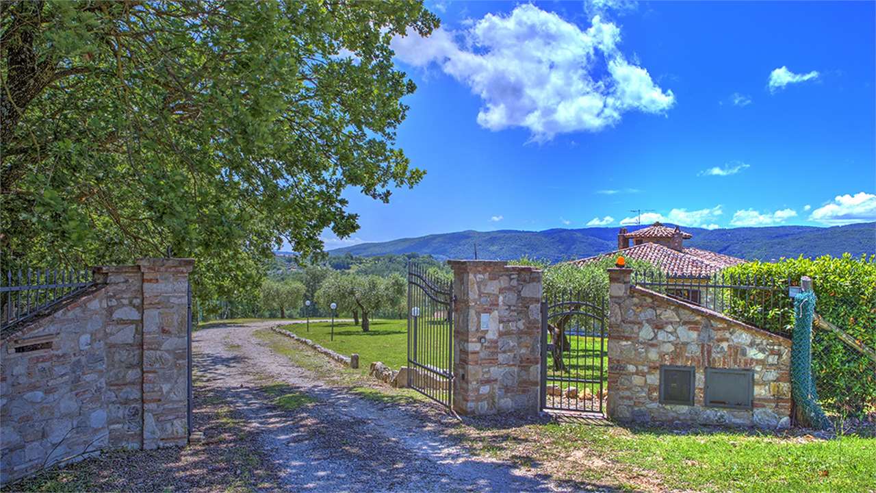 Amelia - Casale ristrutturato 250 mq con Piscina e oliveto - Todi Immobiliare