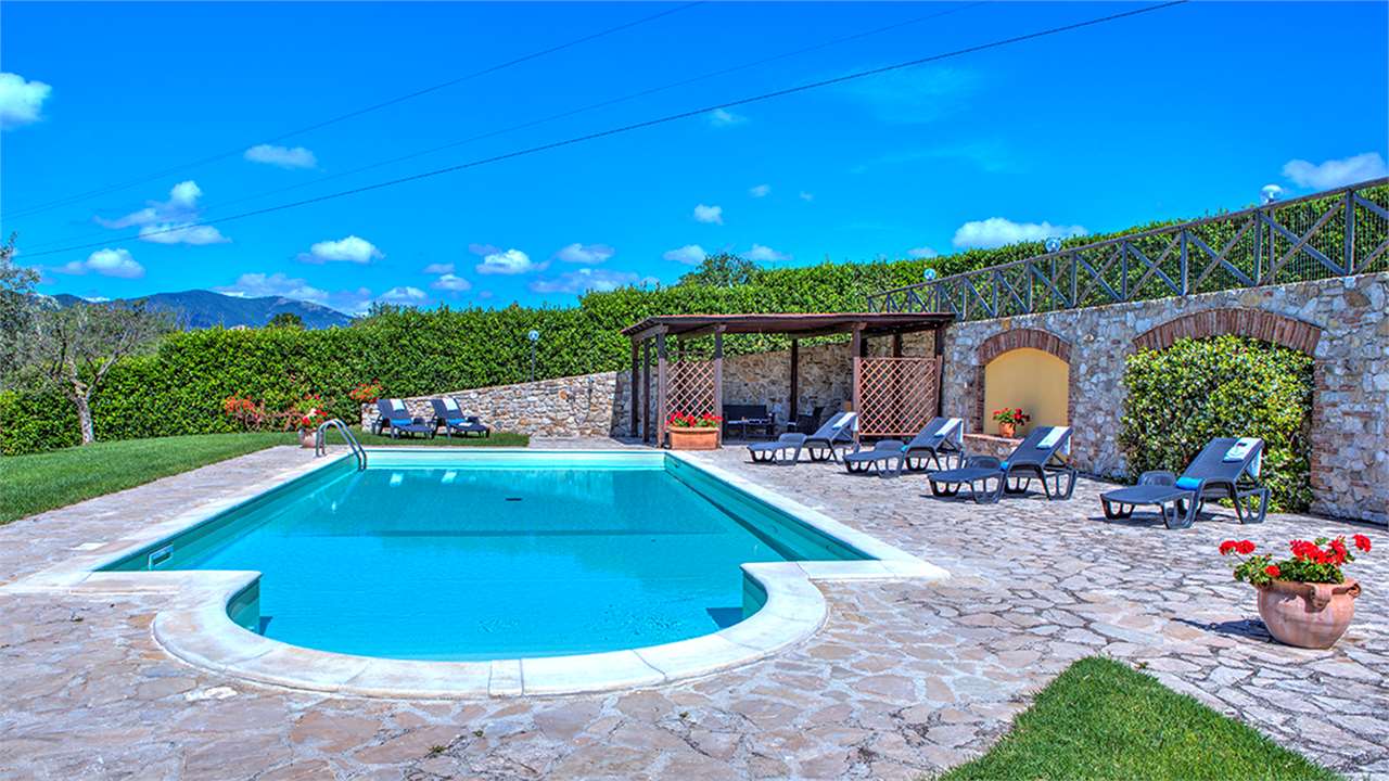 Amelia - Casale ristrutturato 250 mq con Piscina e oliveto - Todi Immobiliare