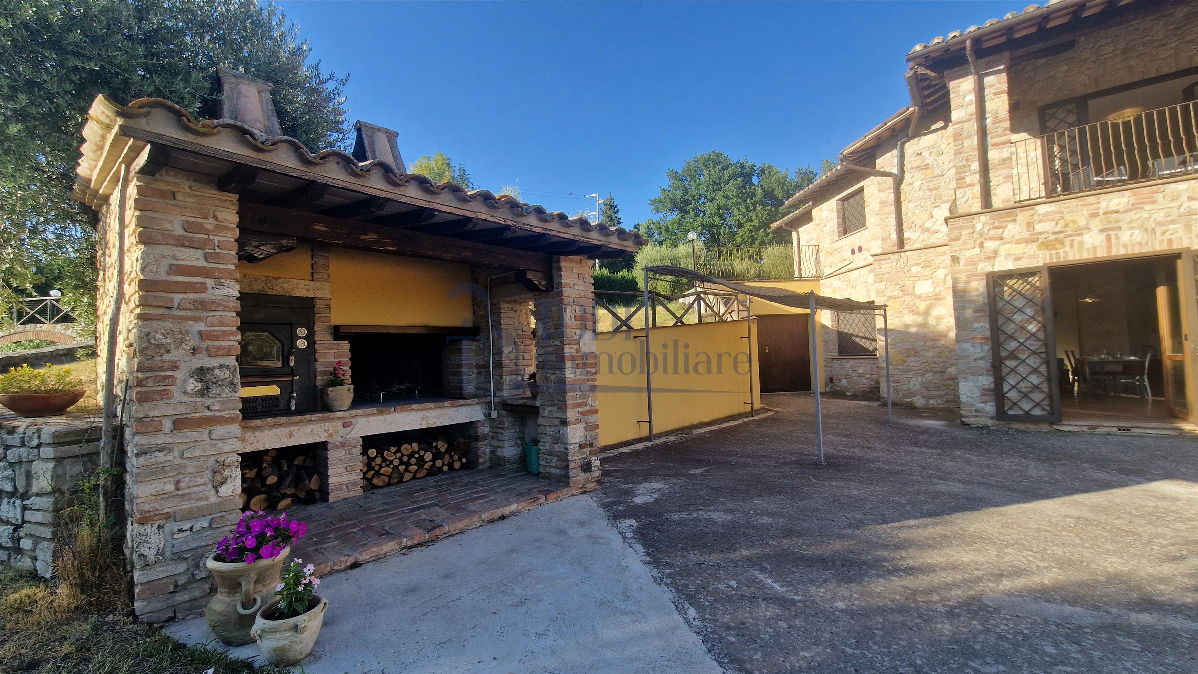Amelia - Casale ristrutturato 250 mq con Piscina e oliveto - Todi Immobiliare