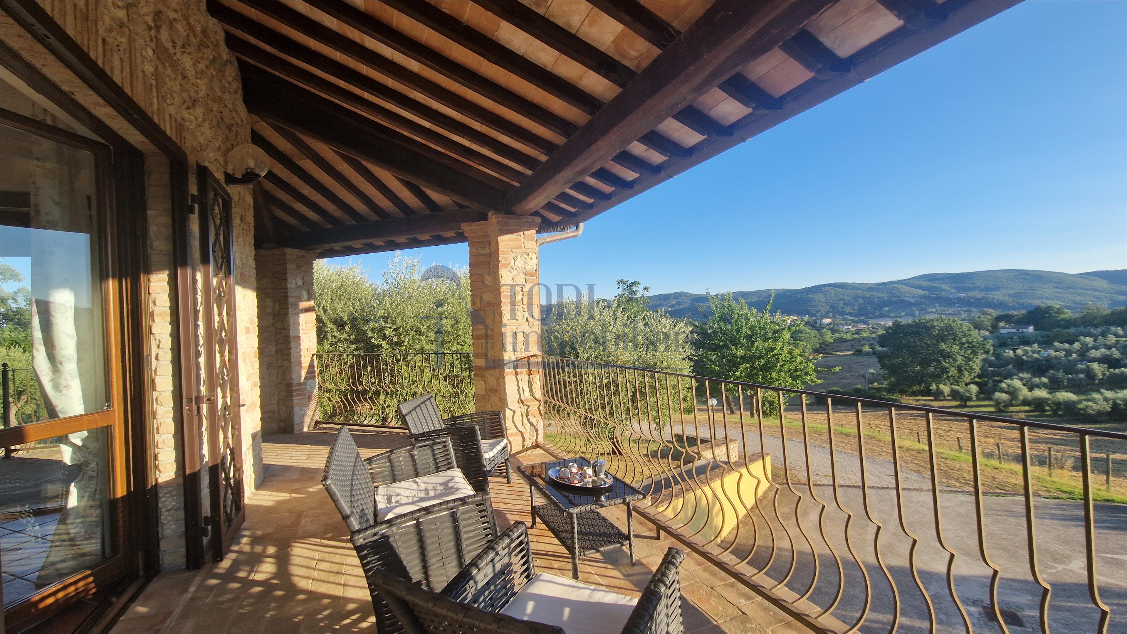 Amelia - Casale ristrutturato 250 mq con Piscina e oliveto - Todi Immobiliare