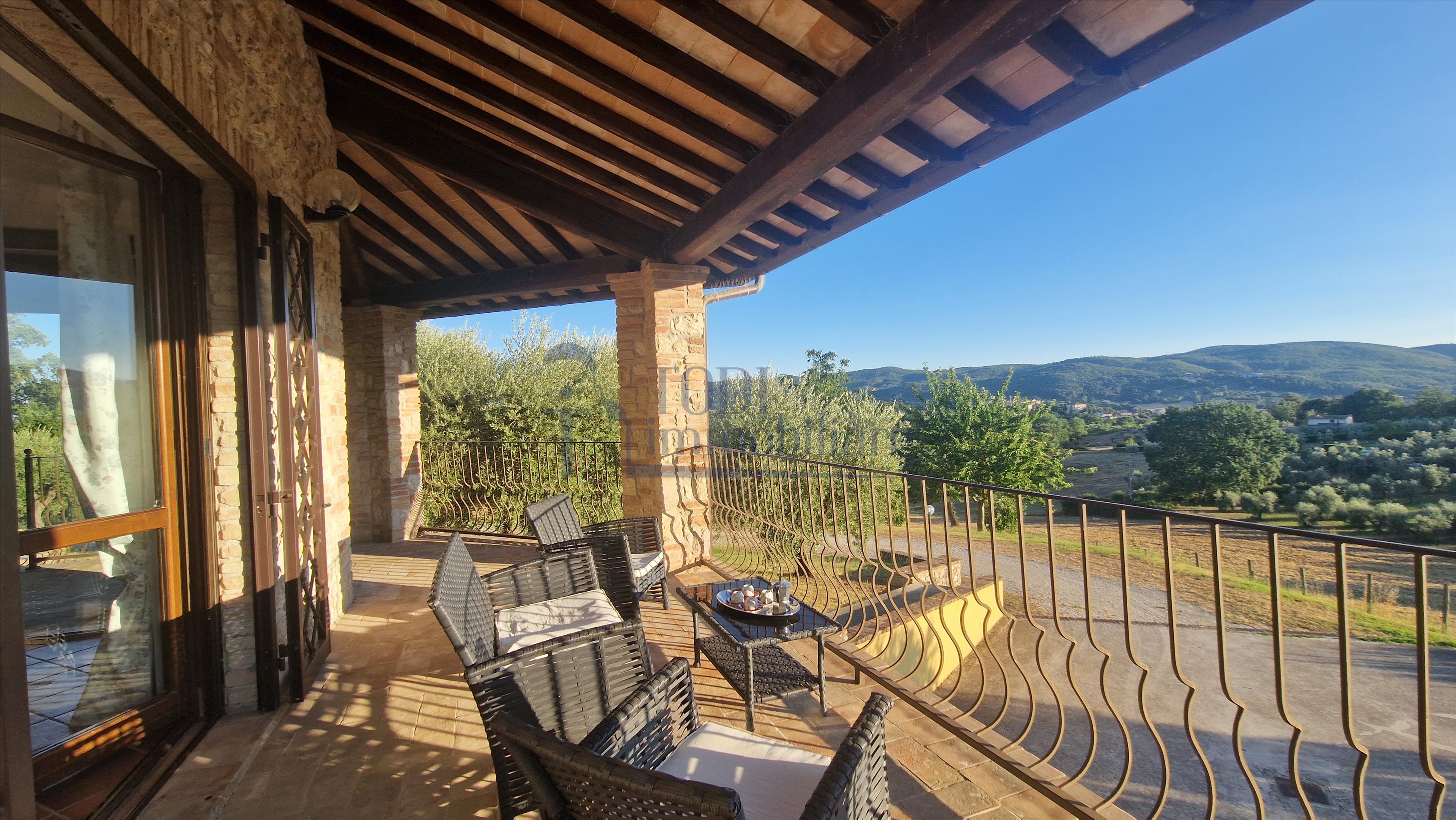 Amelia - Casale ristrutturato 250 mq con Piscina e oliveto - Todi Immobiliare