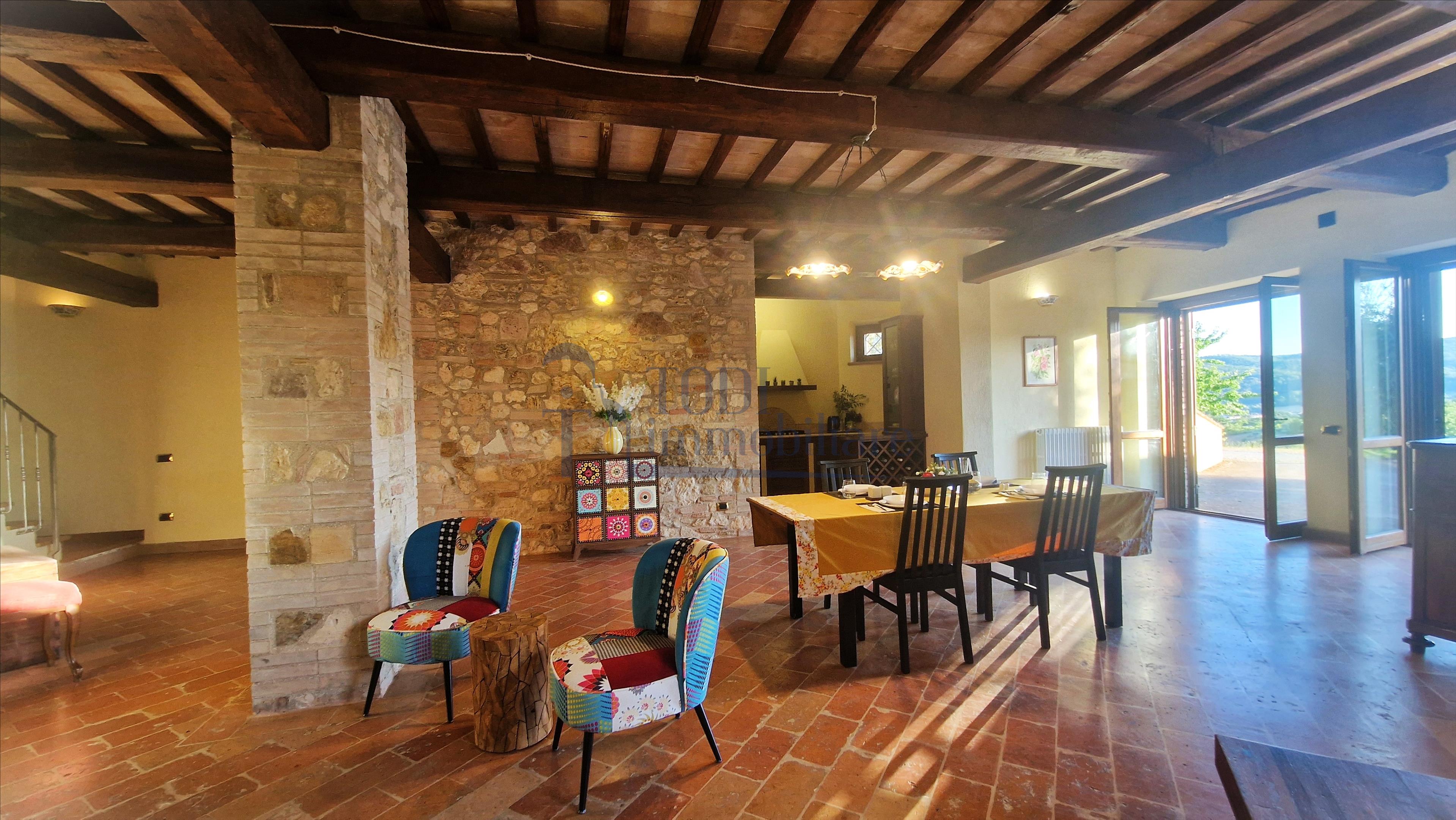 Amelia - Casale ristrutturato 250 mq con Piscina e oliveto - Todi Immobiliare