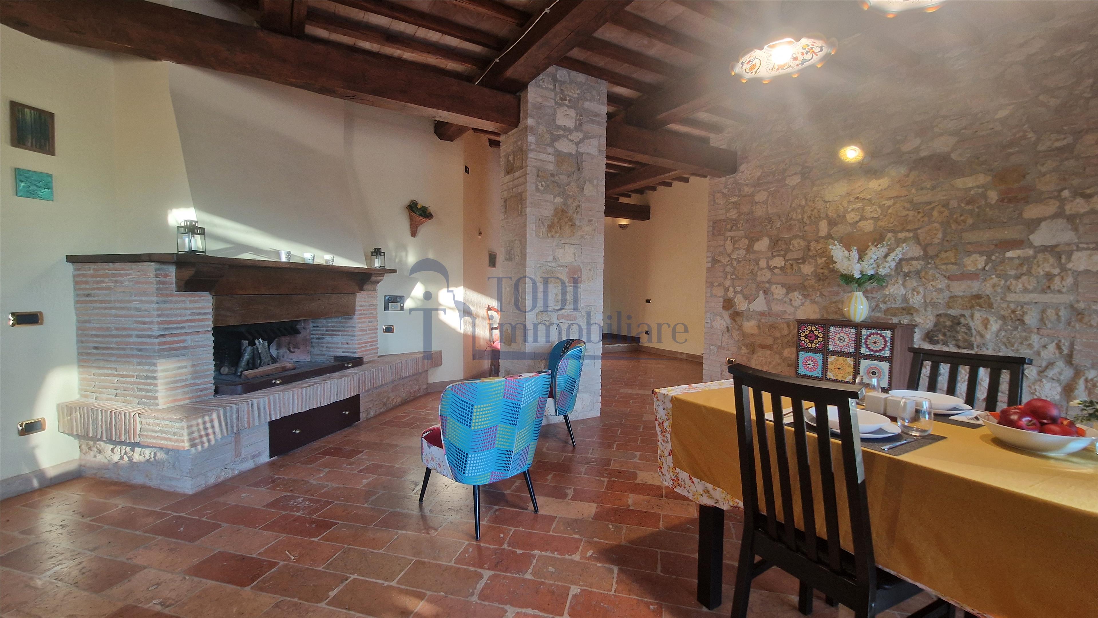 Amelia - Casale ristrutturato 250 mq con Piscina e oliveto - Todi Immobiliare