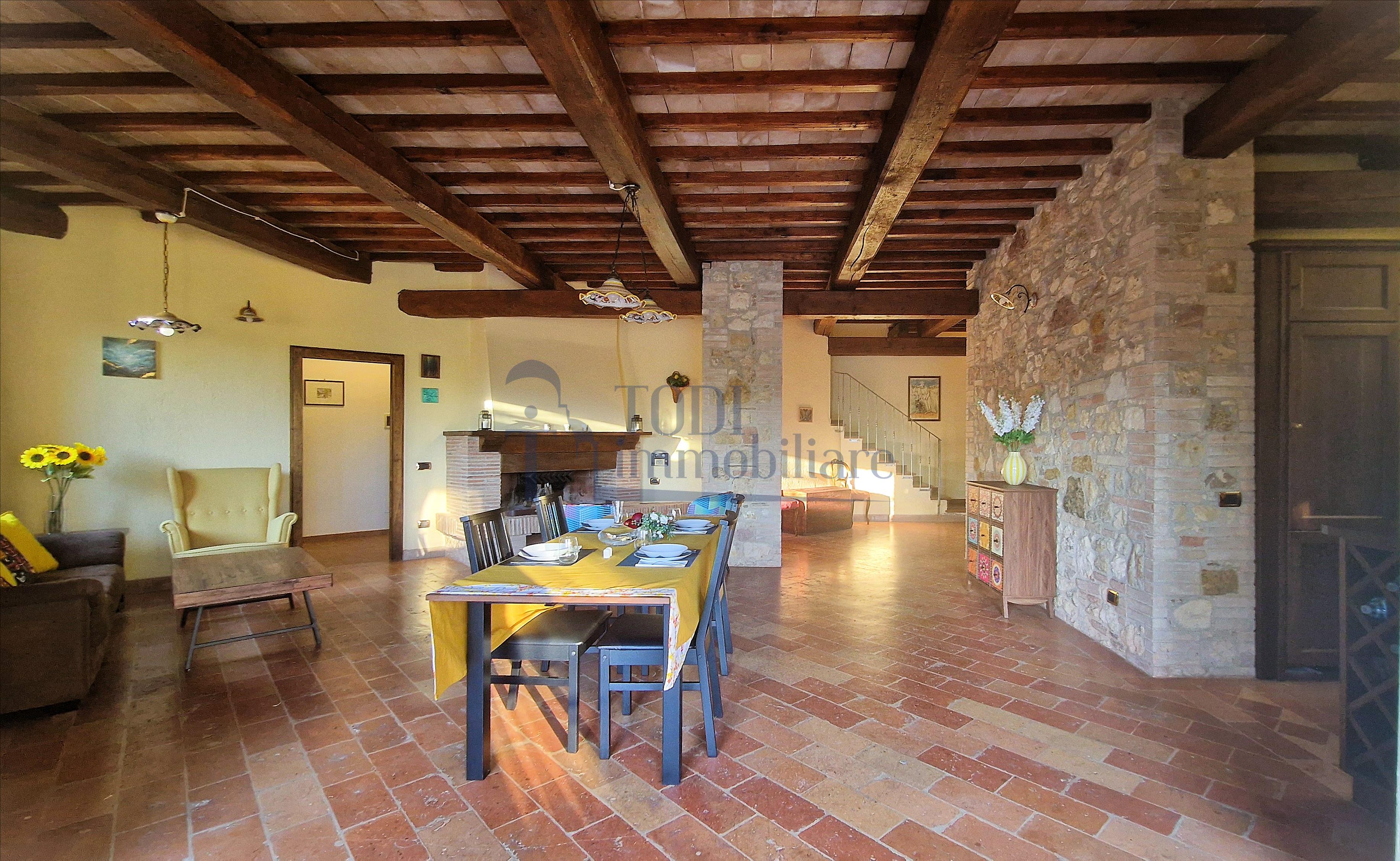 Amelia - Casale ristrutturato 250 mq con Piscina e oliveto - Todi Immobiliare