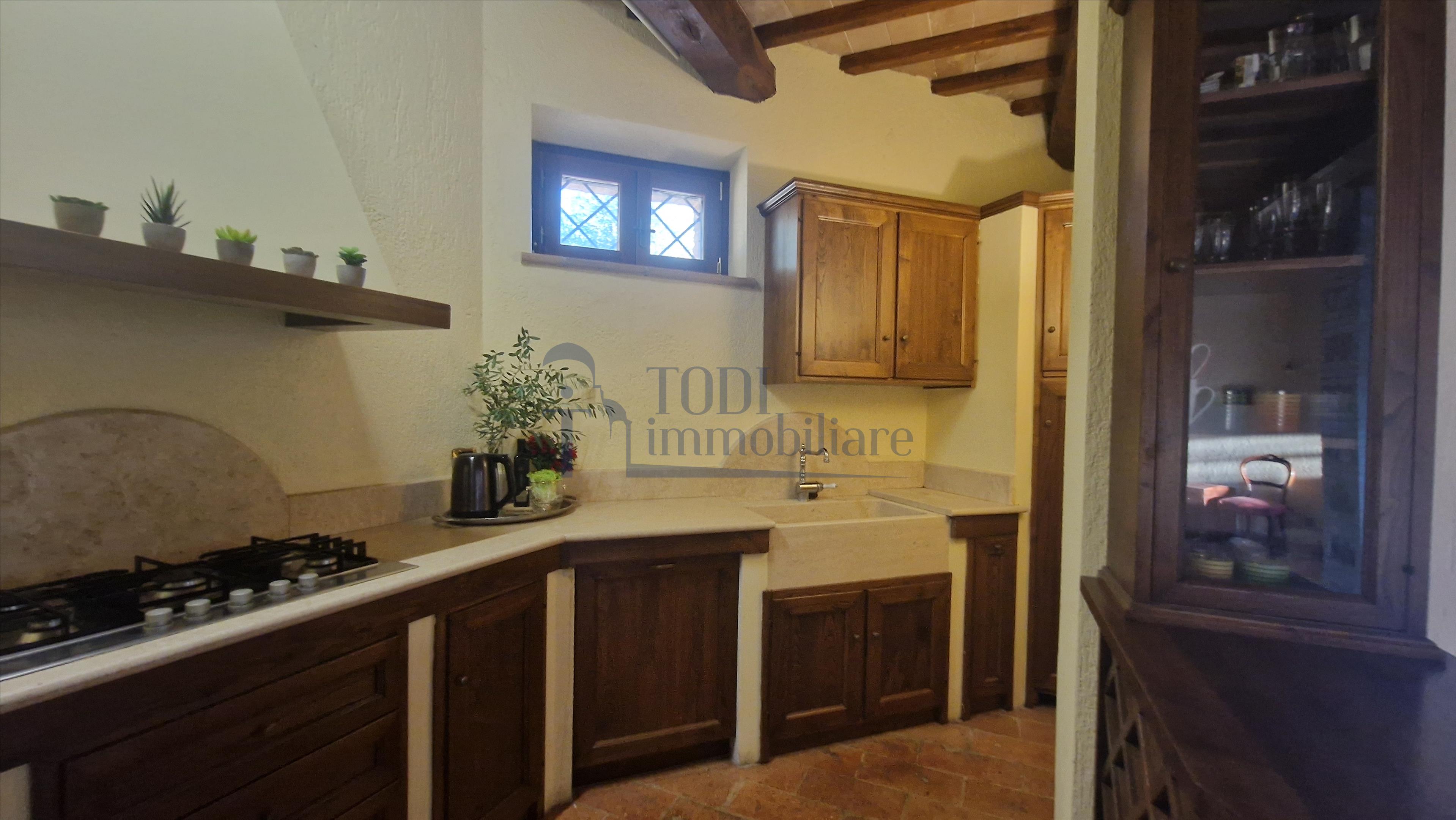 Amelia - Casale ristrutturato 250 mq con Piscina e oliveto - Todi Immobiliare