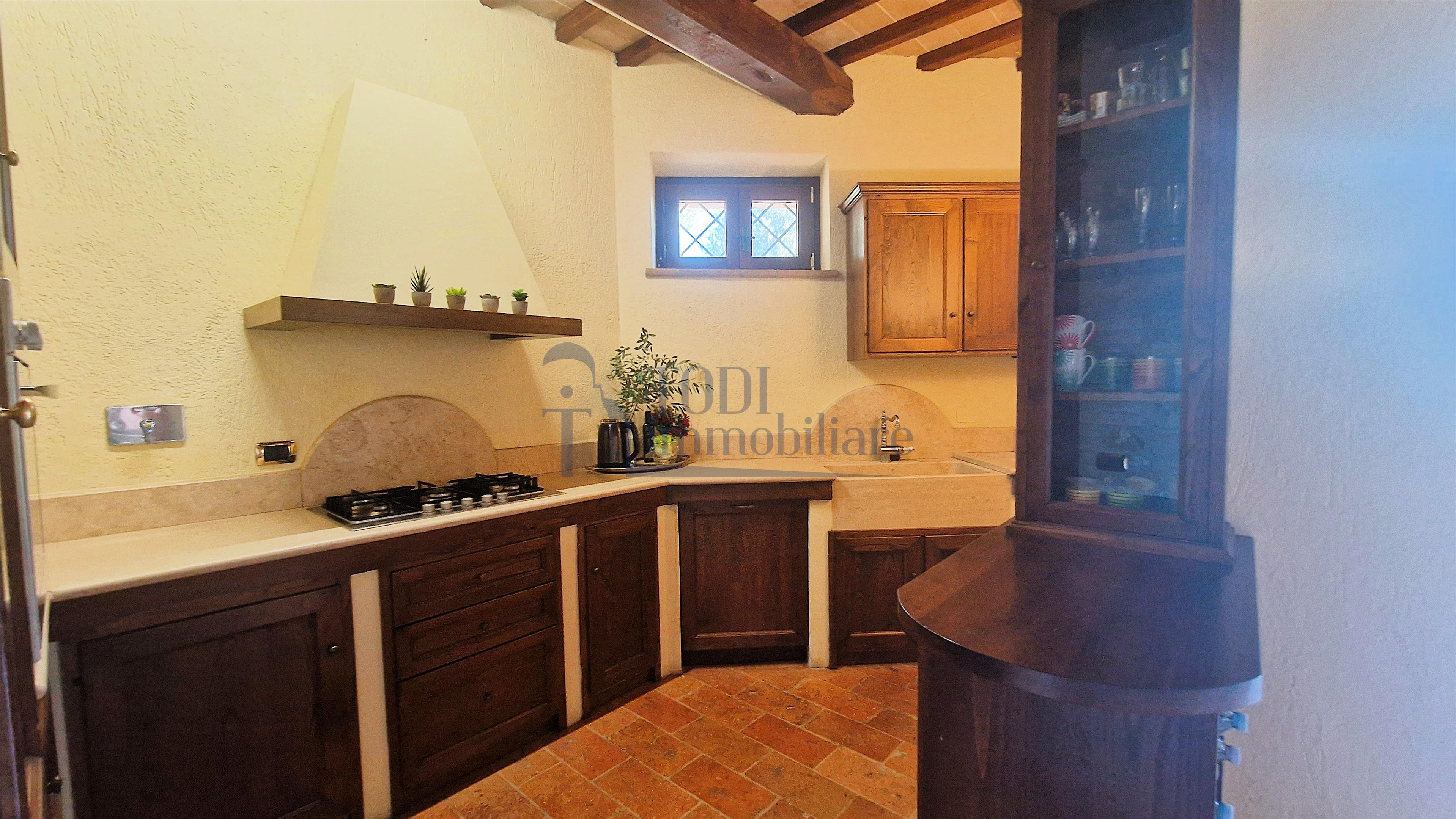 Amelia - Casale ristrutturato 250 mq con Piscina e oliveto - Todi Immobiliare