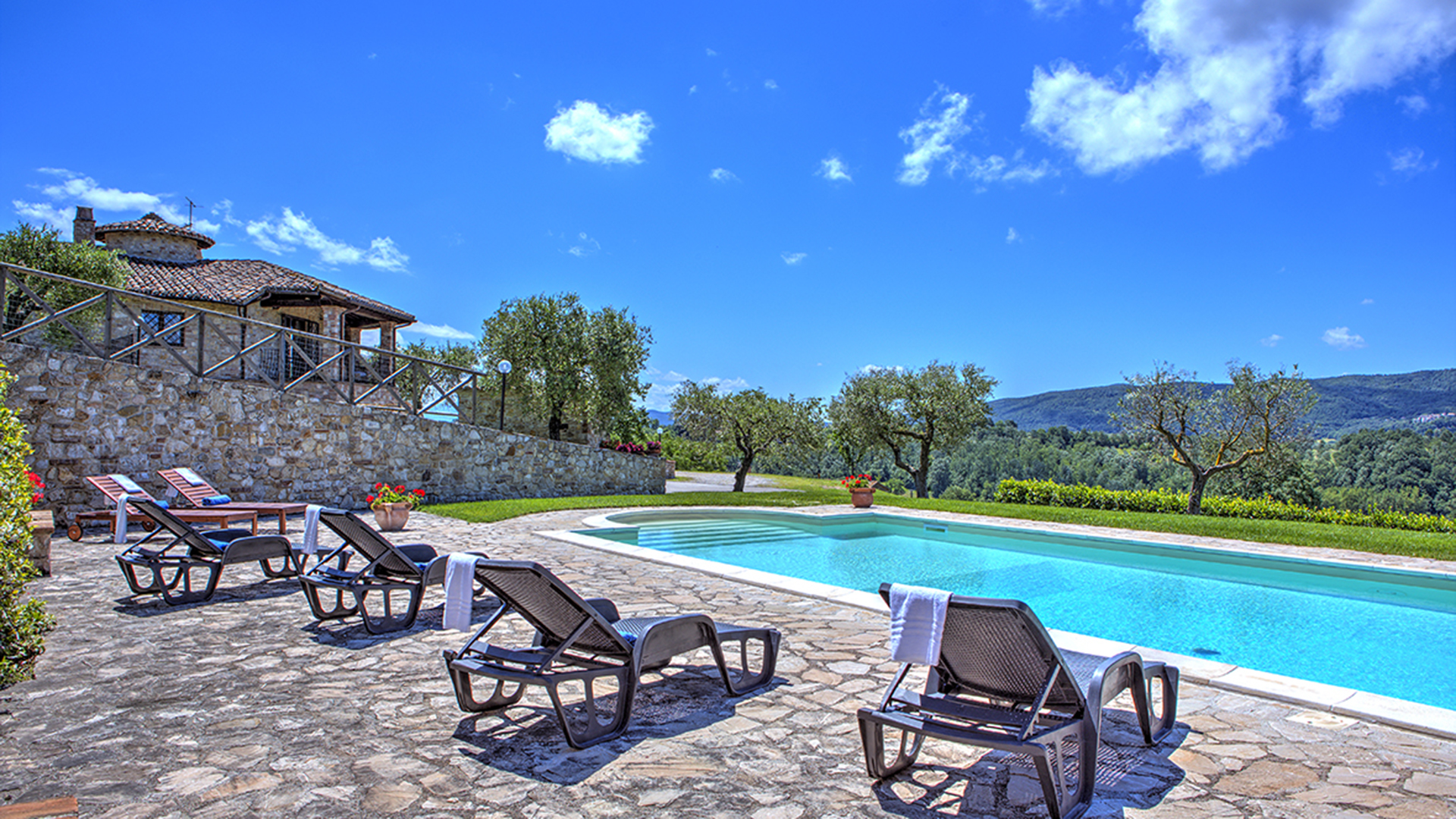 Amelia - Casale ristrutturato 250 mq con Piscina e oliveto - Todi Immobiliare