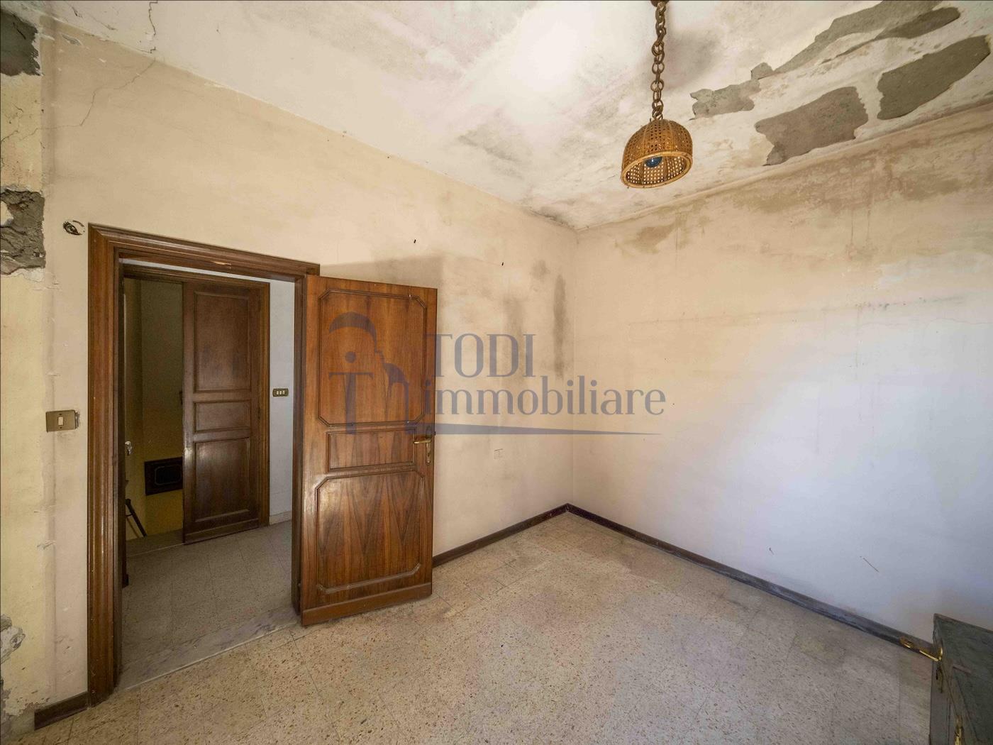 Appartamento da Ristrutturare TODI Centro Storico - Todi Immobiliare