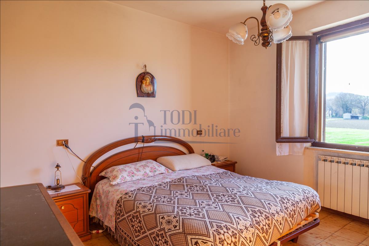 Porzione di Bifamiliare con terreno esclusivo. - Todi Immobiliare