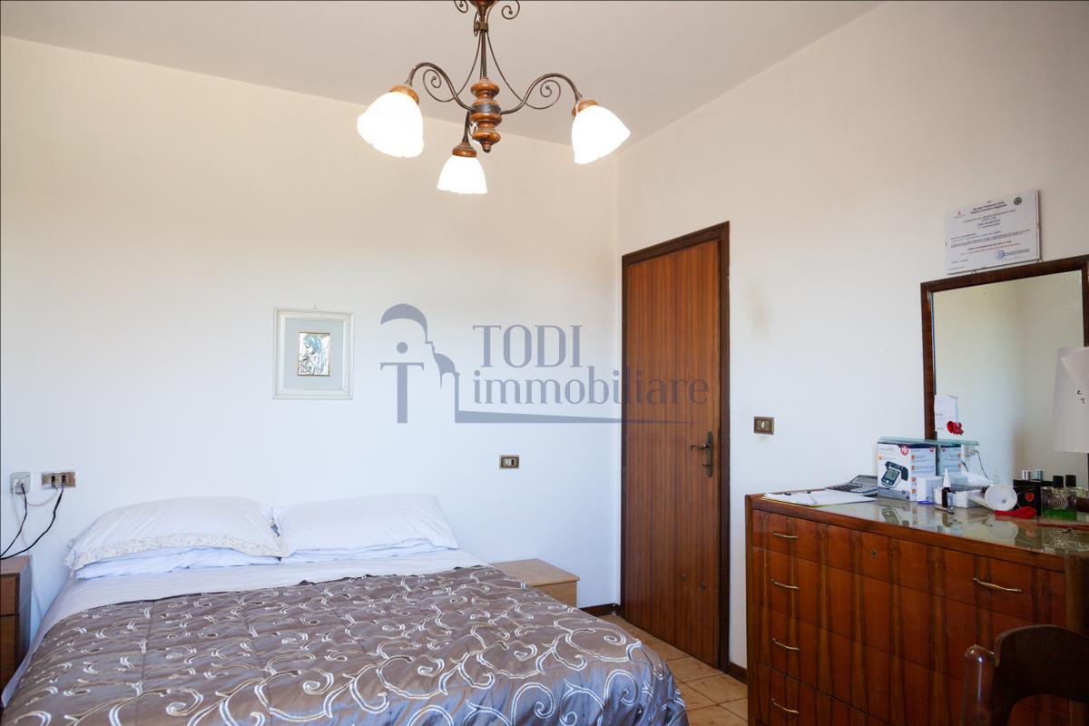 Porzione di Bifamiliare con terreno esclusivo. - Todi Immobiliare