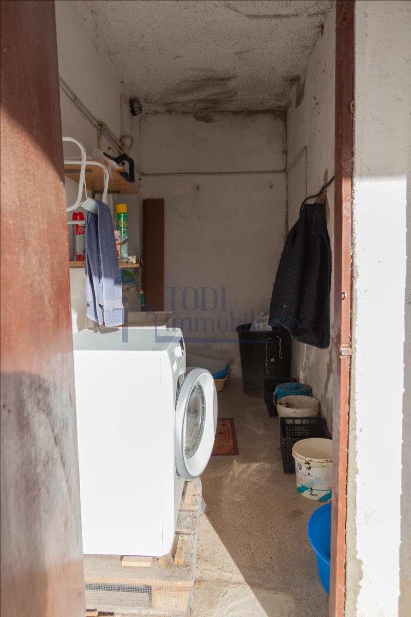 Porzione di Bifamiliare con terreno esclusivo. - Todi Immobiliare
