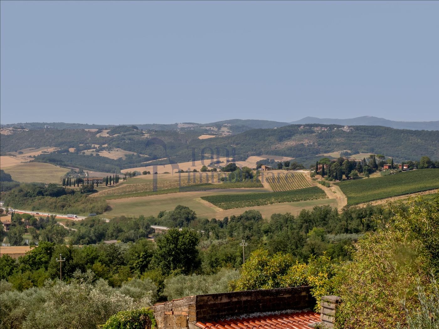 Villa singola con terreno privato, appartamento indipendente e dependance. - Todi Immobiliare