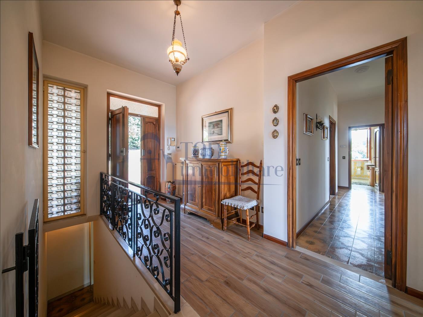 Villa singola con terreno privato, appartamento indipendente e dependance. - Todi Immobiliare