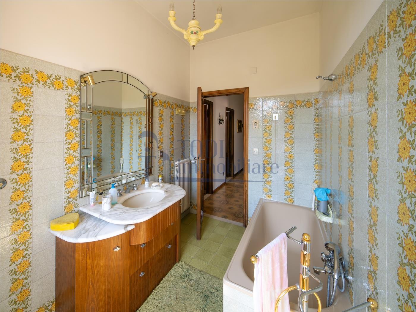 Villa singola con terreno privato, appartamento indipendente e dependance. - Todi Immobiliare