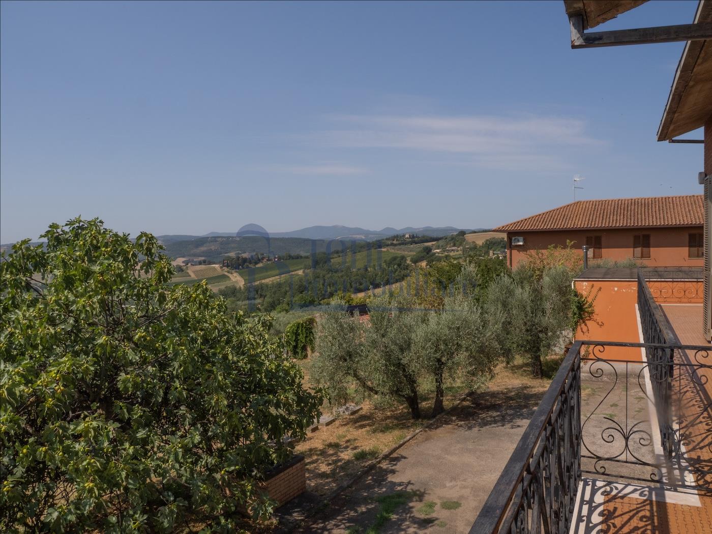 Villa singola con terreno privato, appartamento indipendente e dependance. - Todi Immobiliare
